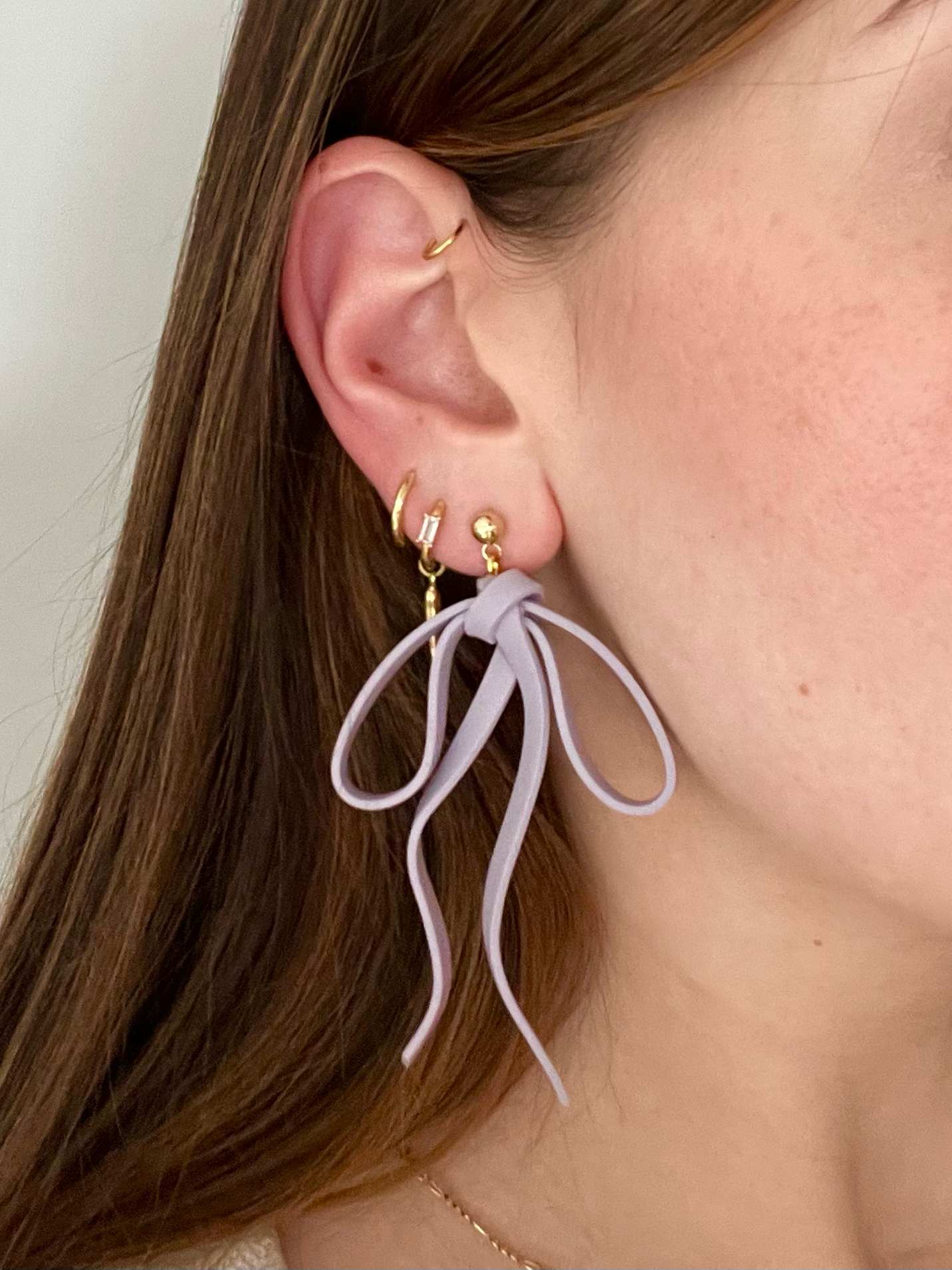 Common Good Clay – Großhandel Ohrhänger – Schleifenohrringe - Floppy2