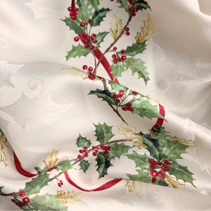 Threadmade Home - Wholesale Tablecloth - Villeroy & Boch Winter Bows & Garland Tablecloth1