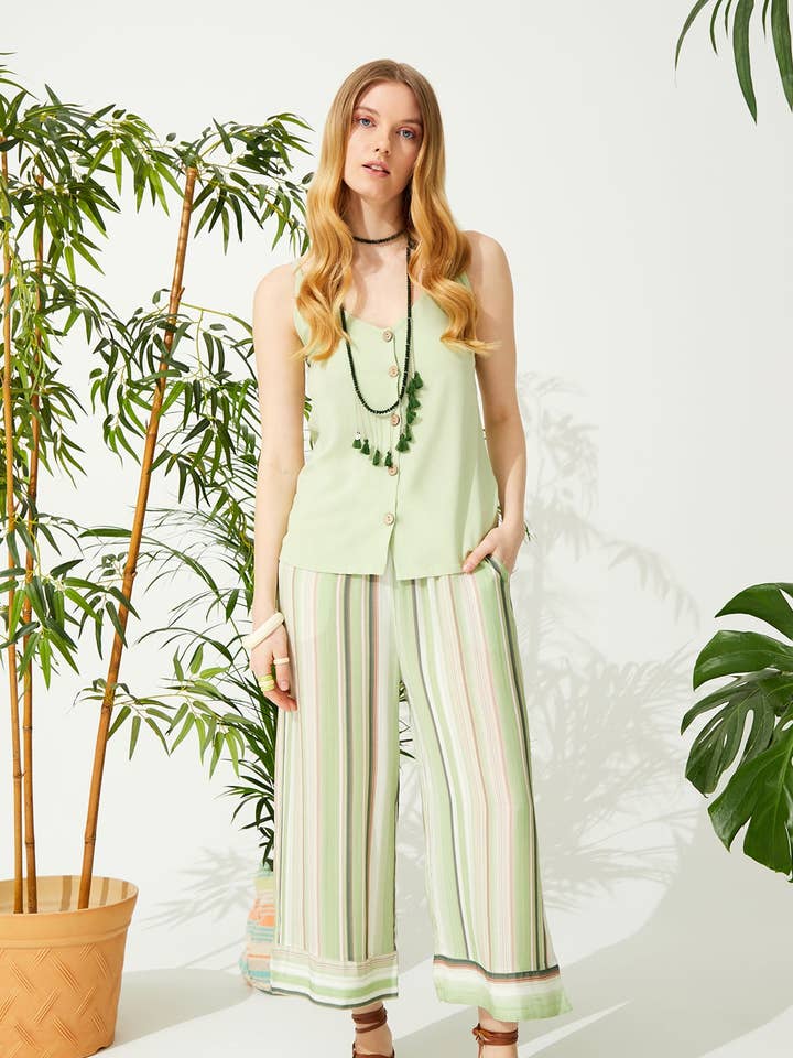 CONJUNTO DE ROPA DE PLAYA CAPRI CON ESTAMPADO DE LÍNEAS VERDES DE LA SERIE EXCLUSIVA para venta al por mayor de ENNA MODA