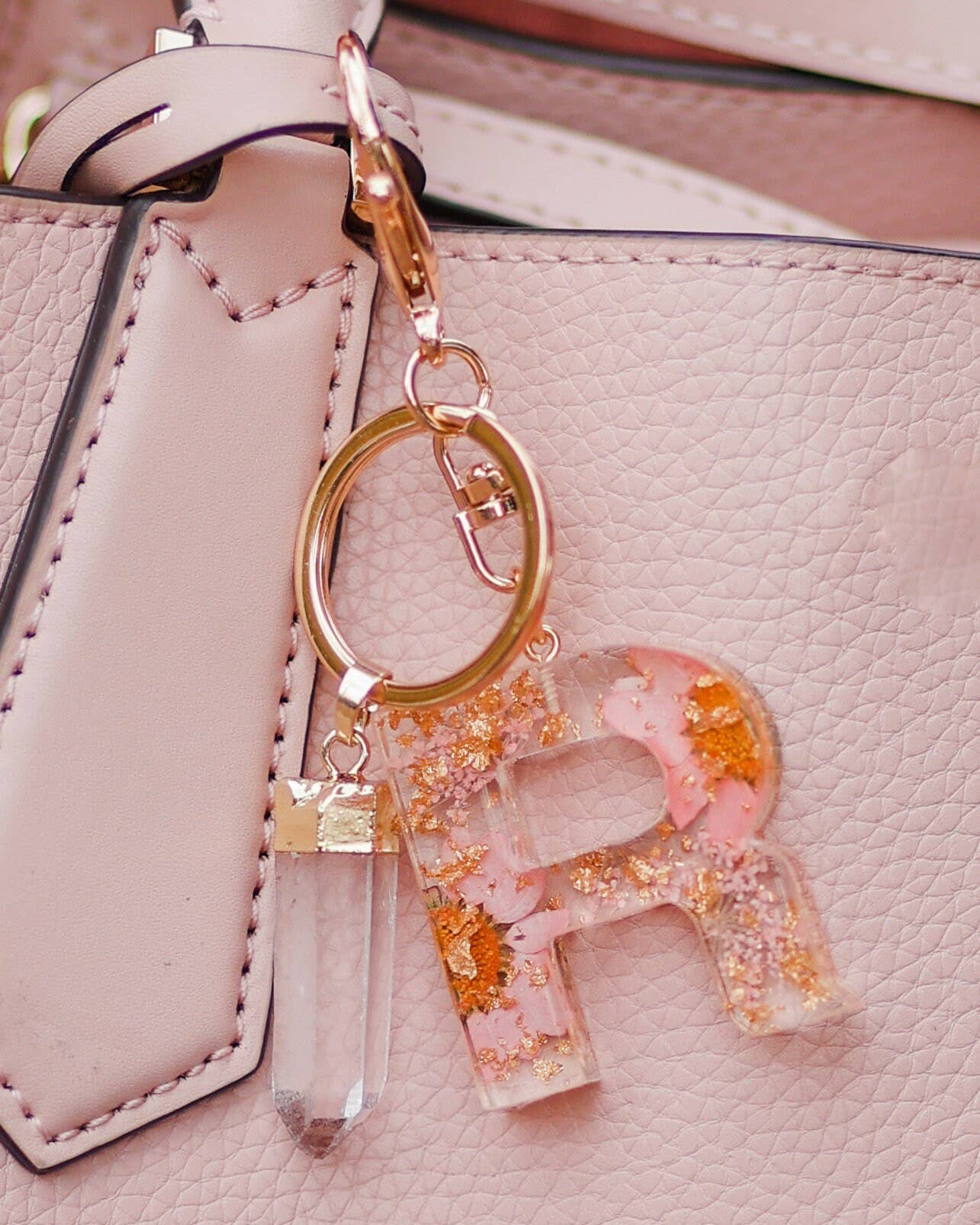 WonderLight Jewelry - Vendita all'ingrosso Portachiavi - Donna - Portachiavi iniziale in resina con fiori secchi - Quarzo trasparente/Clarity2