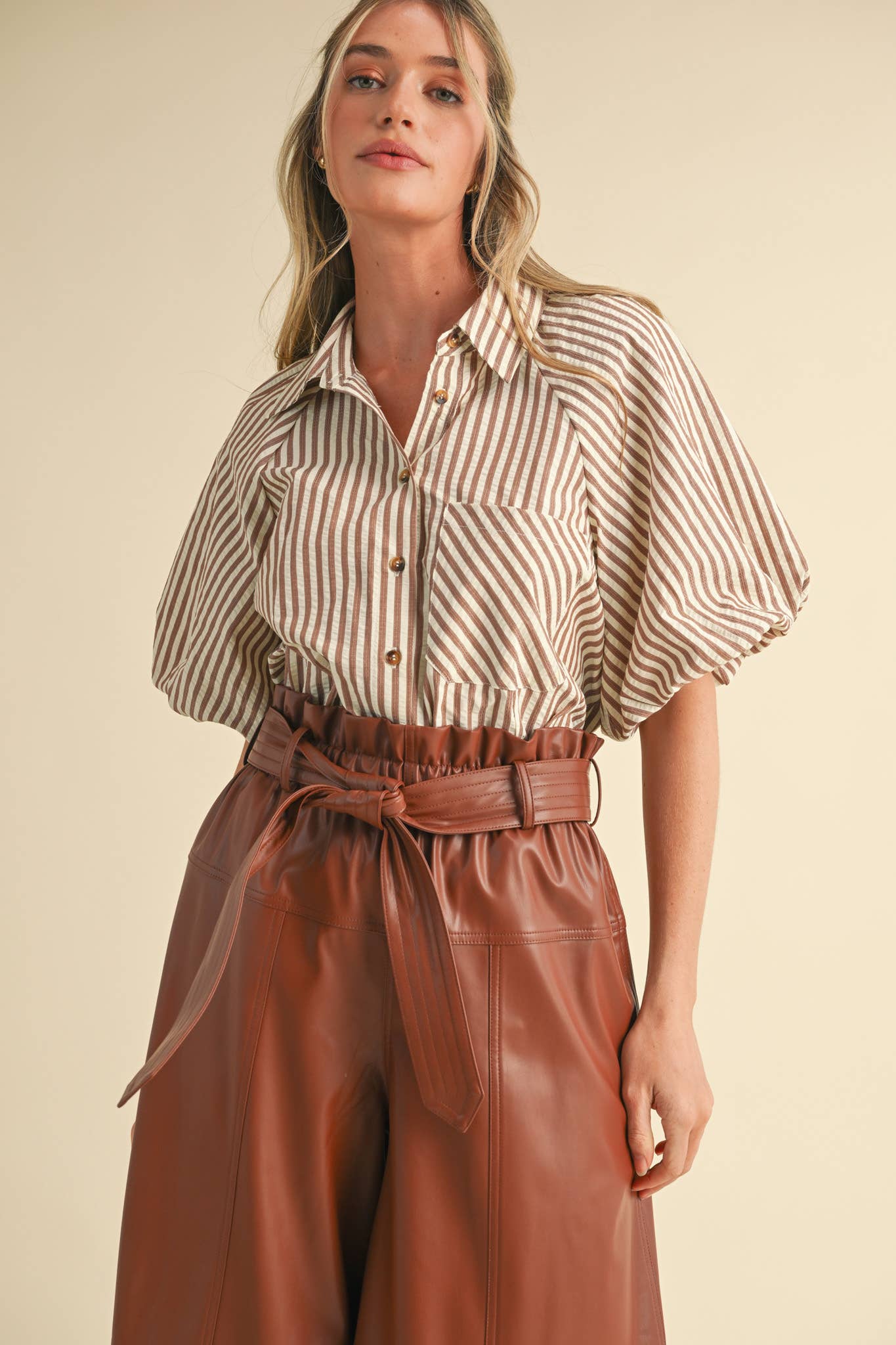 &MERCI – Engroshandel Skjorte med buttondown – til kvinder – STRIBET BOBLEÆRME KNAPNED TOP MTP332939