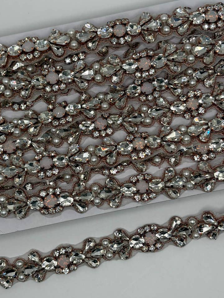 Rhinestone meterlengte met parelaccenten voor wholesale door Appliques with Glitz