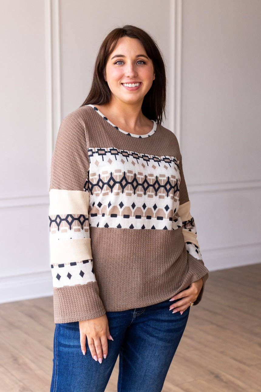 Rouge Tricot gaufré beige avec détails aztèques en vente sur Faire