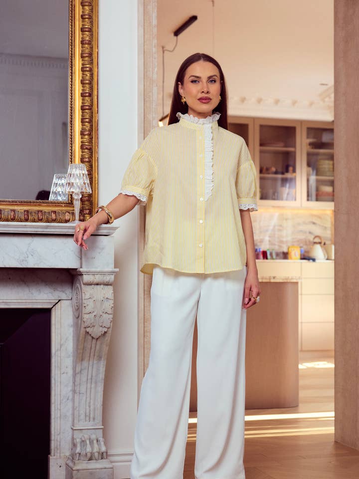 Chemise à rayures et à col dentelles - 5629 pour la vente par Frime