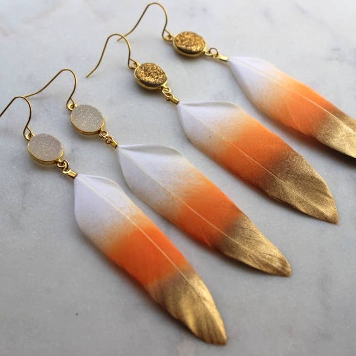 Laalee Jewelry – Großhandel Ohrhänger – Ohrringe mit orangefarbenen Federn, goldbeschichtet, Halloween-Schmuck