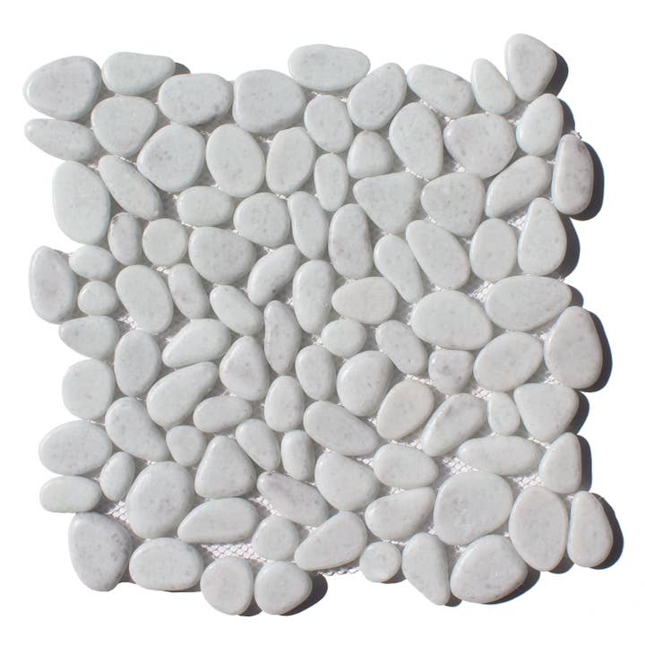 Mosaico de vidro de seixo com acabamento mate branco por atacado de Intrend Tile