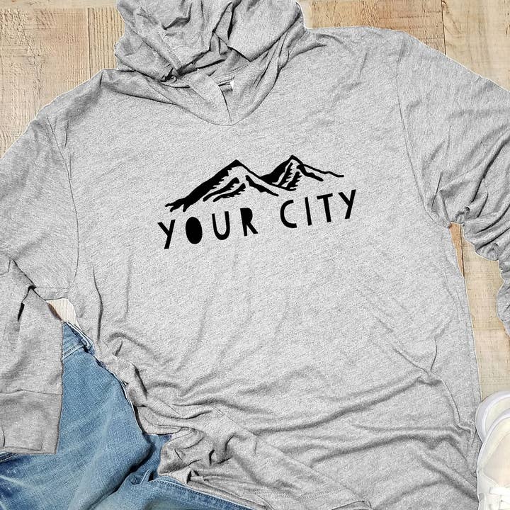 Custom Mountain City - T-shirt à capuche unisexe - Personnalisé pour la vente par Moonlight Makers