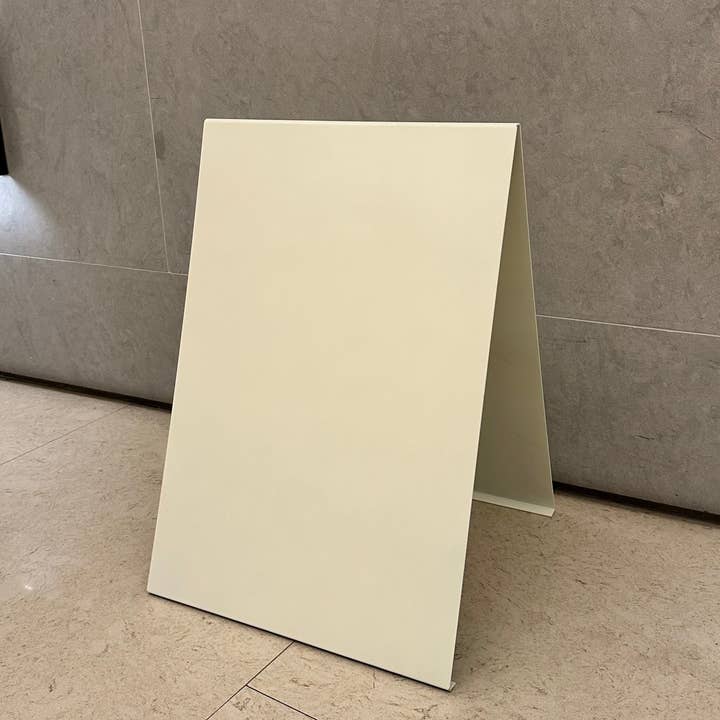 Signs and Mirrors - Venta al por mayor Letreros - Cartel de acera con marco en A de acero inoxidable #9 (Crema)