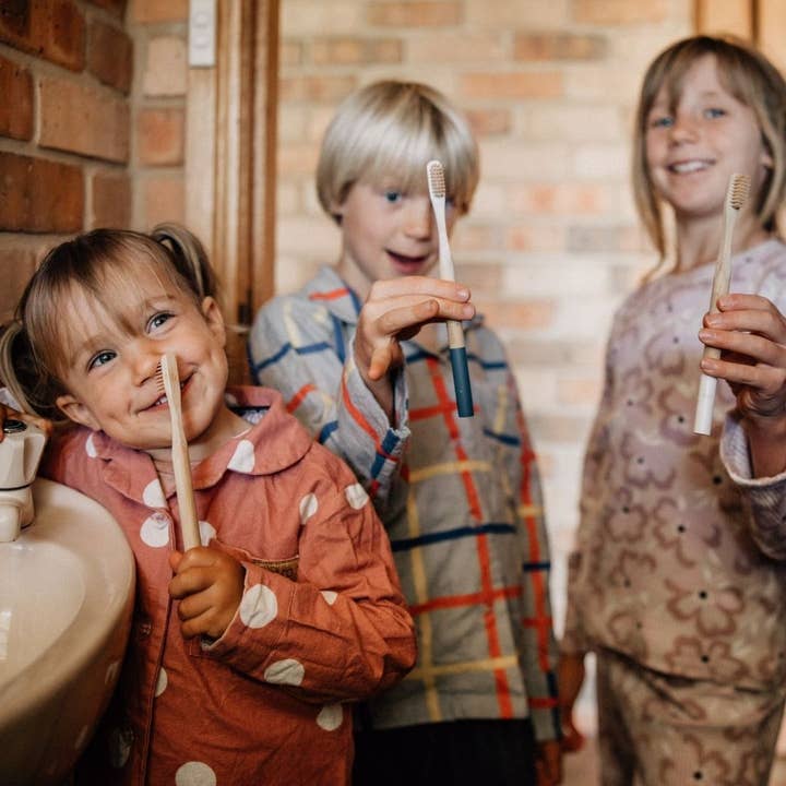 Barn Bamboo Tandborste - Set med 2 för wholesale av Us and The Earth