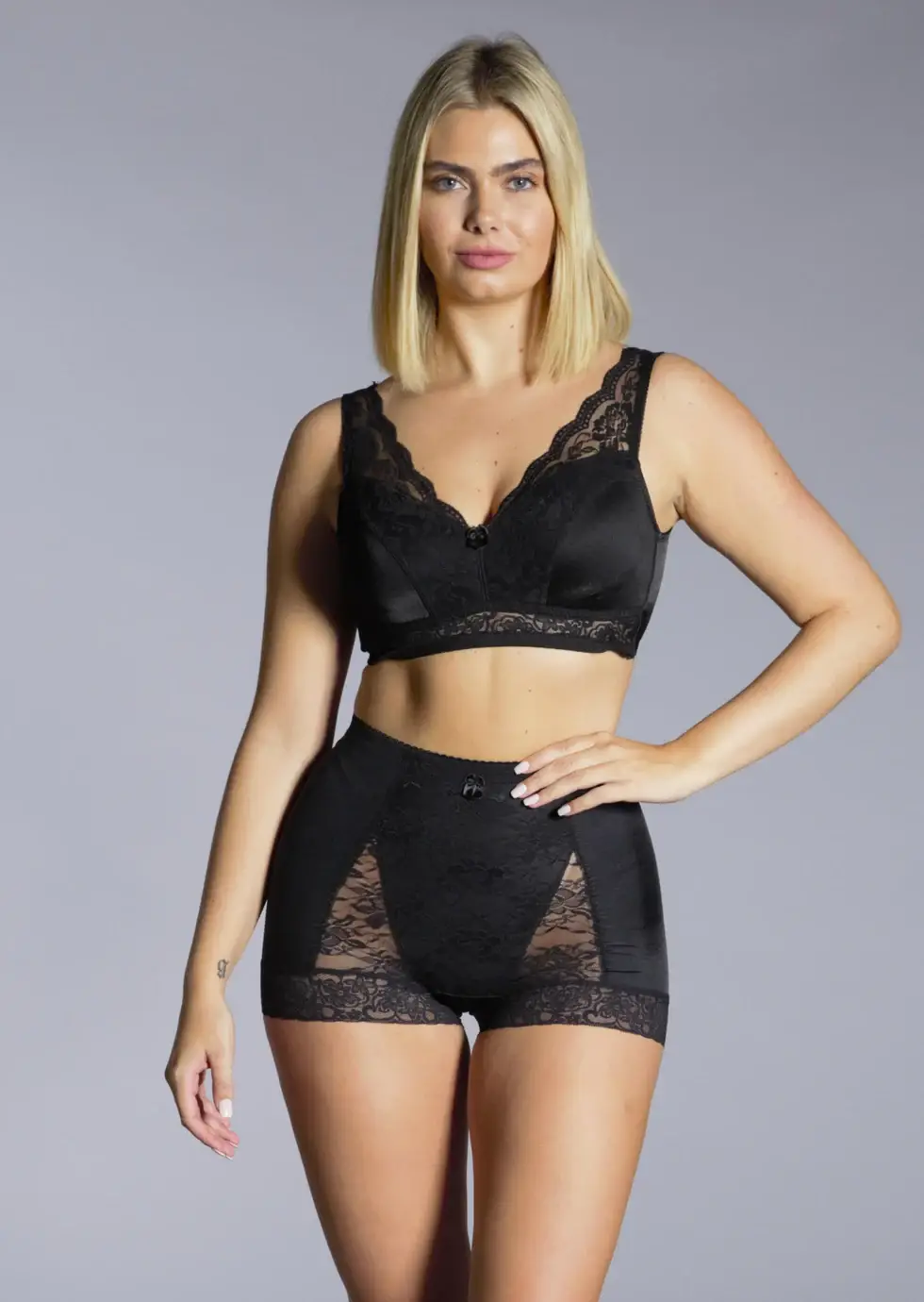 Rhonda Shear - Wholesale Bra - Women's - Pin Up Girl Lace Leisure Bra w/Pads0