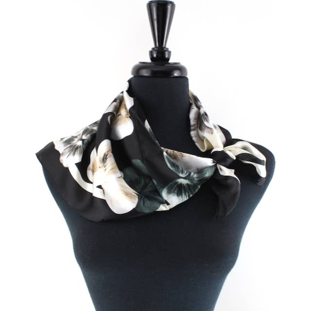 Lenço Quadrado Leve com Padrão Floral S25191 por atacado de Pretty Persuasions