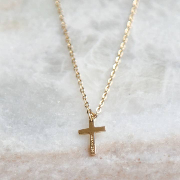 Pendentif croix pour la vente par The Vintage Sparrow
