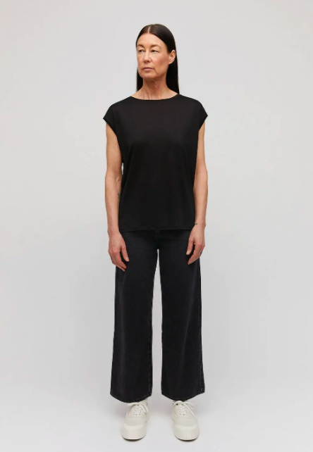 Veneka - Wholesale T-Shirt - Women's - Jilaa T-Shirt in Black3