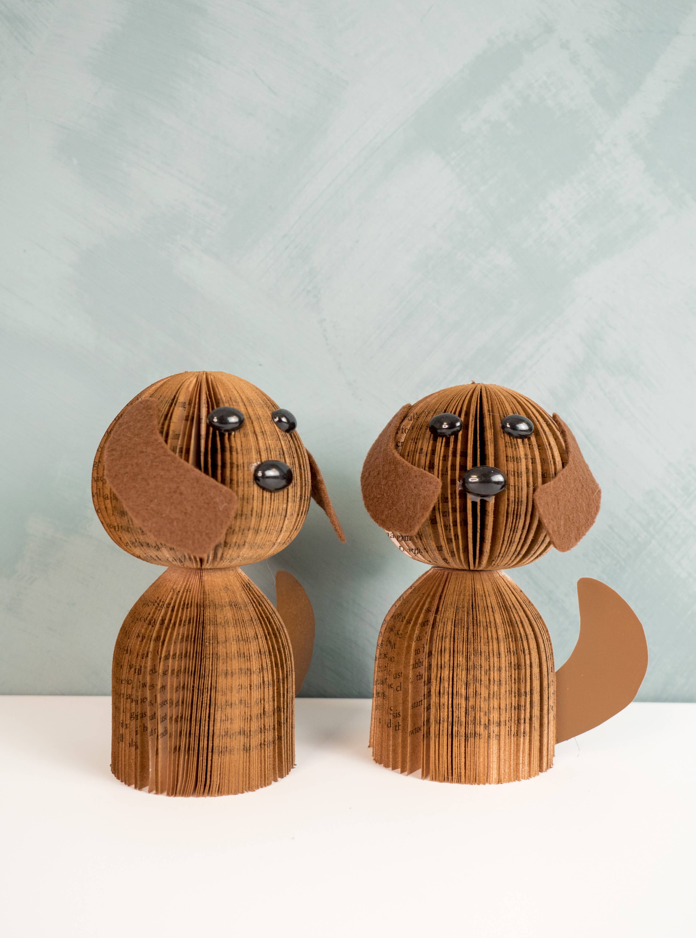 Root To Vine – wholesale Dekorativt bordsobjekt – Boka hundhyllskötare-Litterär hundälskarepresent-semestergåva4