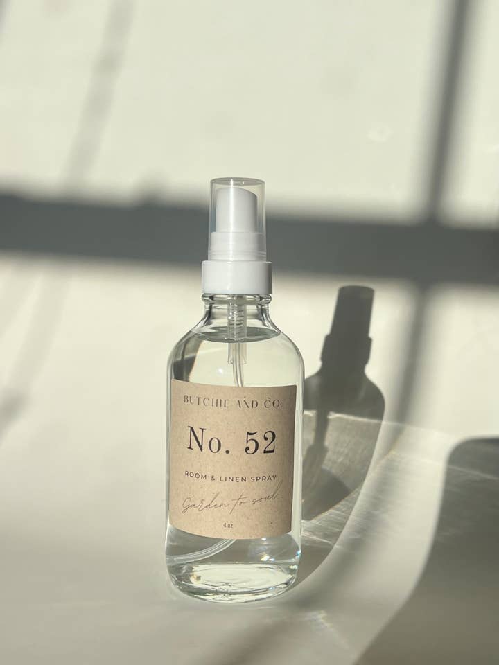N° 52 Spray pour chambre et linge pour la vente par Butchie and Co.