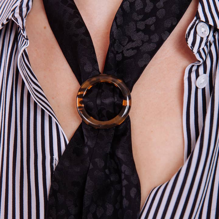 I'm With The Band - Wholesale Scarf clip – Women's - Tortoise Shell4