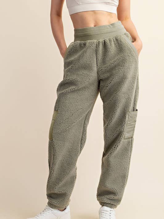 Sunday Morning - Wholesale Lounge Sweatpants/Joggers - Women's - P236337 RELAXED FIT MICRO SHERPA CARGO SWEATPANTS