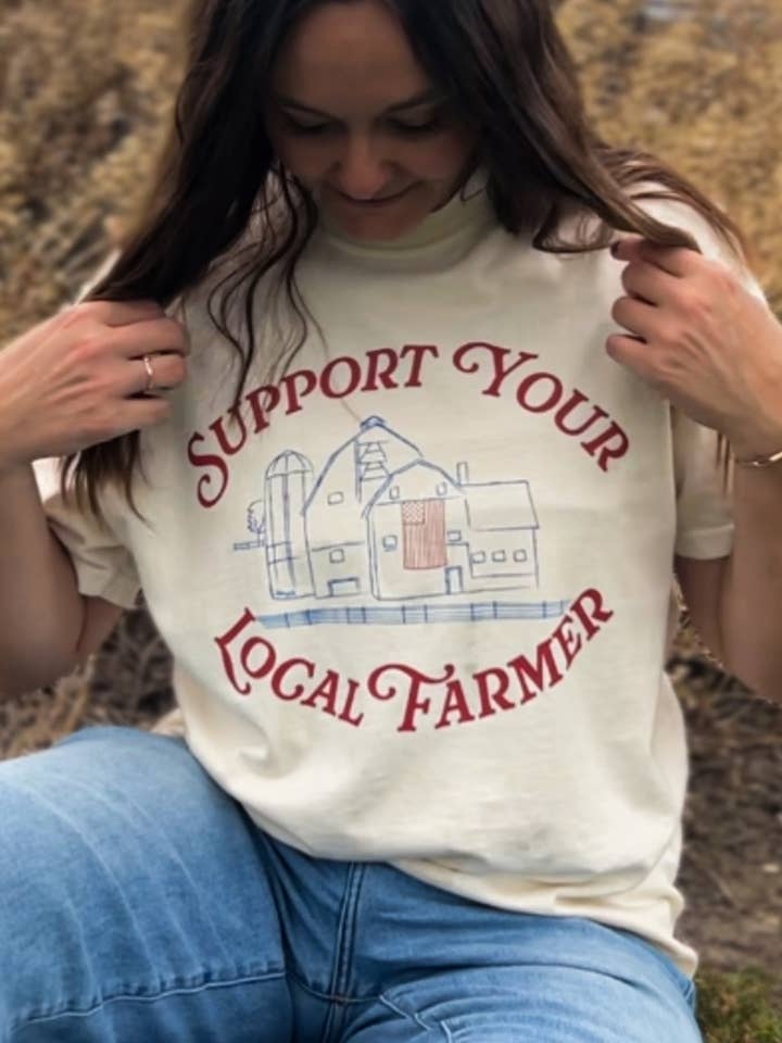 Soutenez vos agriculteurs locaux T-shirt graphique patriotique pour la vente par Kelso & Company