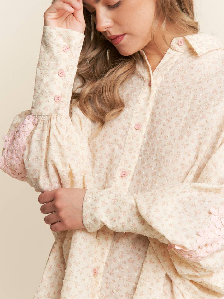 Cream Blossom Floral Print Long Sleeve Tunic Blouse for wholesale on Faire7