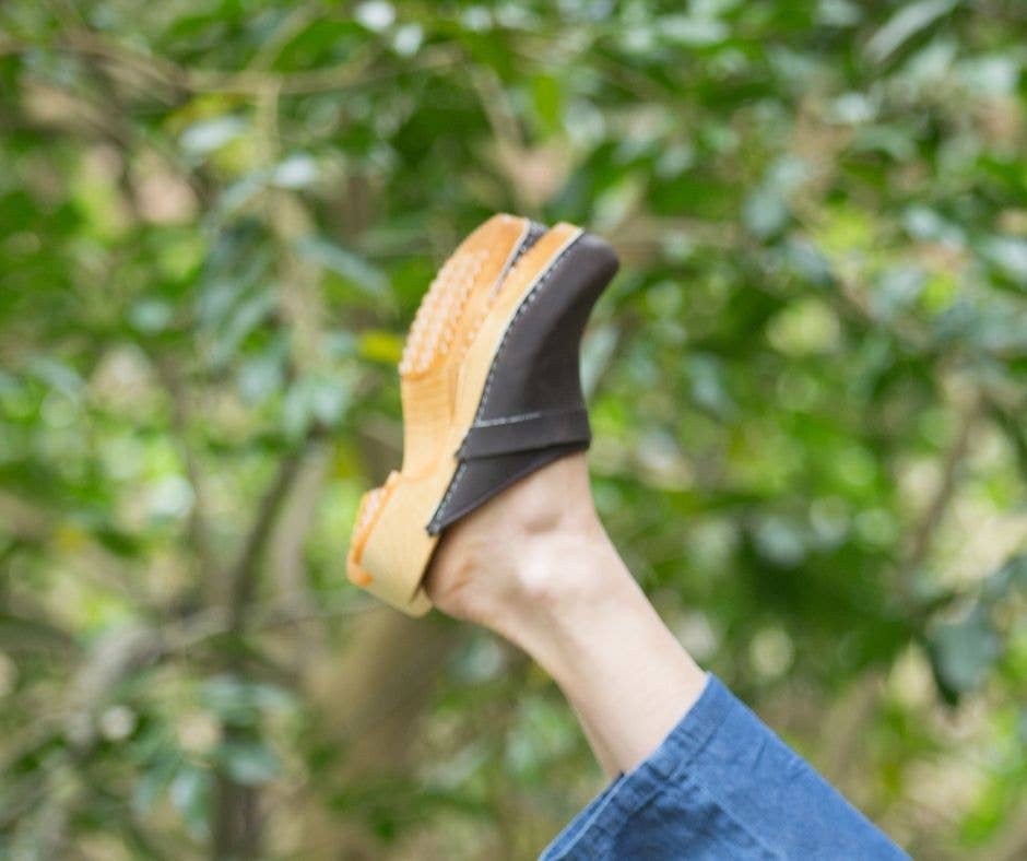 Love of Clogs – Großhandel Clogs – Damen – Greta Clogs | Schwedisches Clog-Design | Mattes Braun6