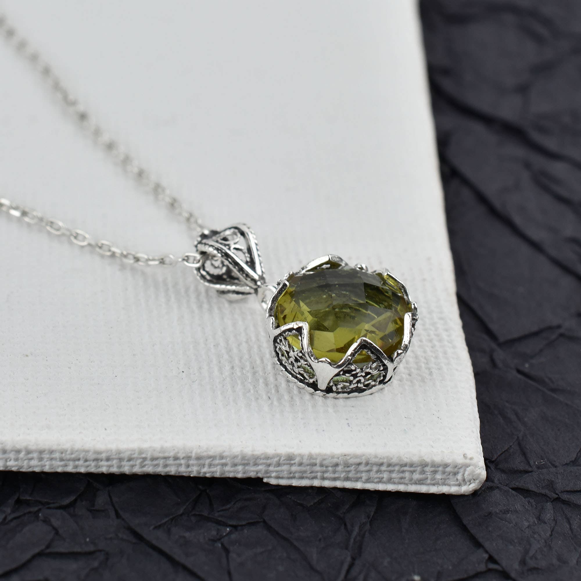 Filigranist Jewelry – wholesale Hänge-/berlockhalsband – Hängsmycke med alexandrit ädelsten i sterling silver för kvinnor9