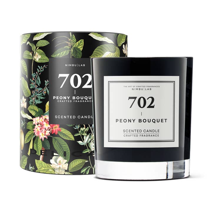 702 PEONY BOUQUET - Floreale e fresco - Candela profumata 8oz per la vendita all'ingrosso da parte di Nimbu Lab - The Art Of Crafted Fragrances