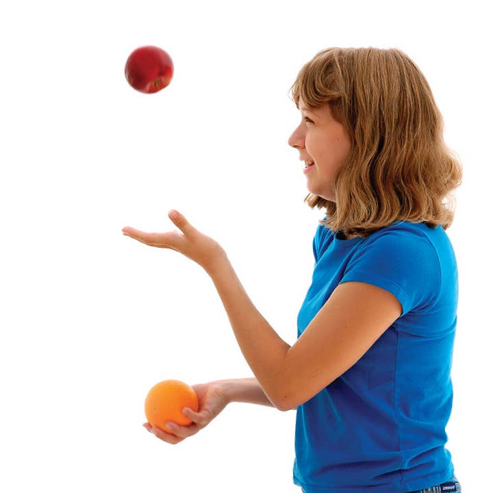 Hinkler USA - Wholesale Toy Set - Kids - Retro Box Learn Juggling4