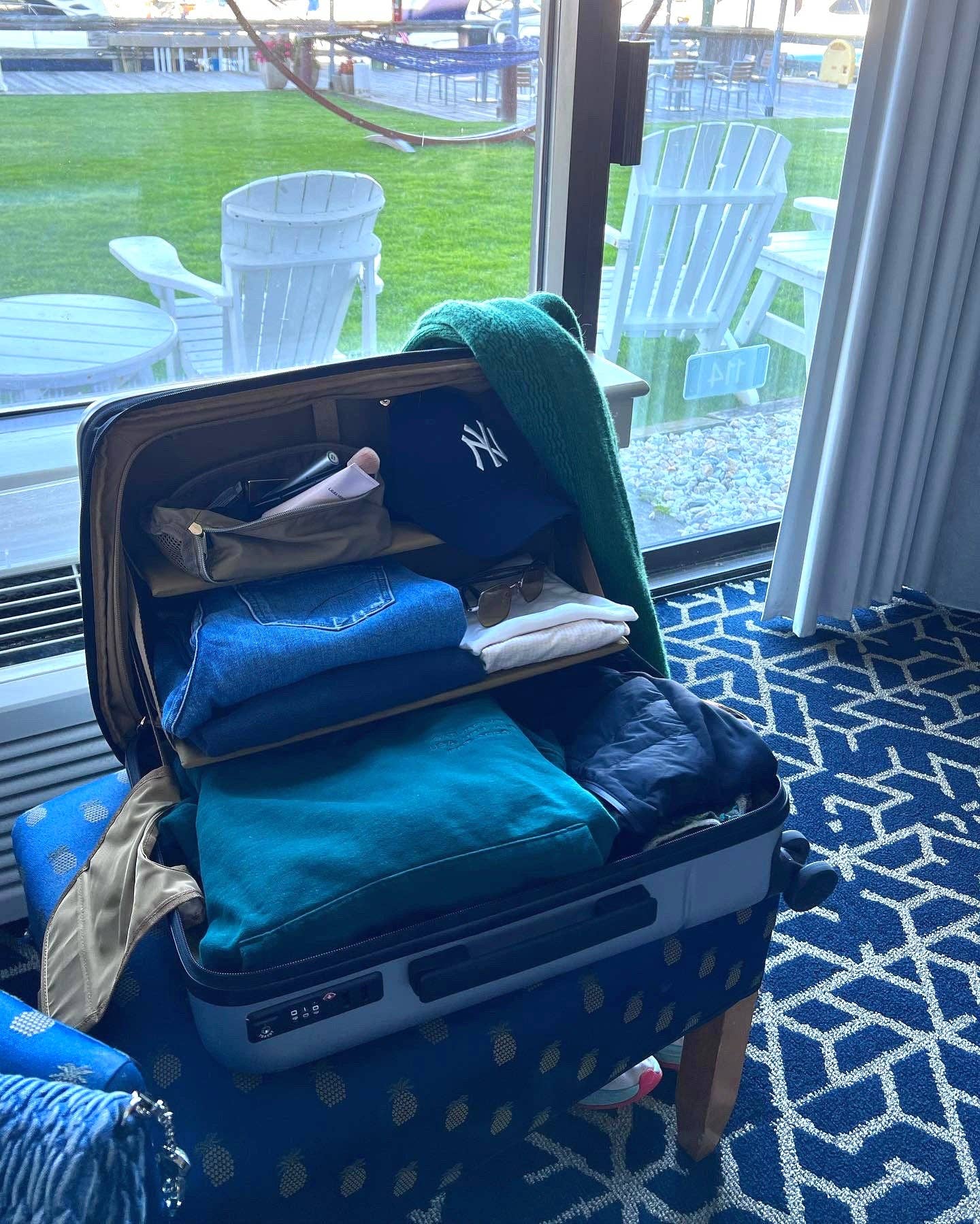 Royce & Rocket - Wholesale Luggage - Castle Carry-on Expandable Black3