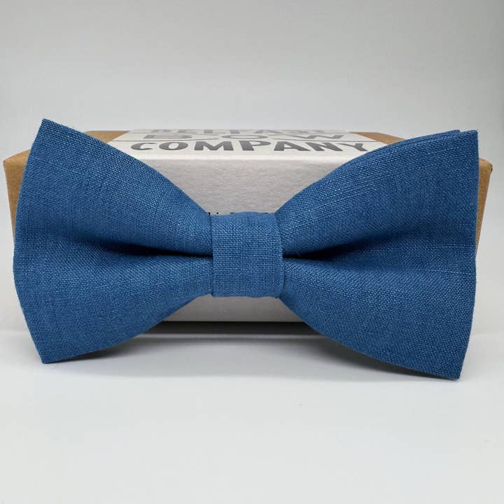 Nœud papillon irlandais en lin bleu paon pour la vente par Belfast Bow Company