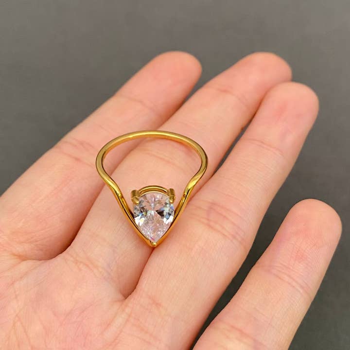 Mio Queena - Wholesale Single Stone/Solitaire Ring - Zircon Geometric 18K Golden Stainless Steel Ring - FGS2