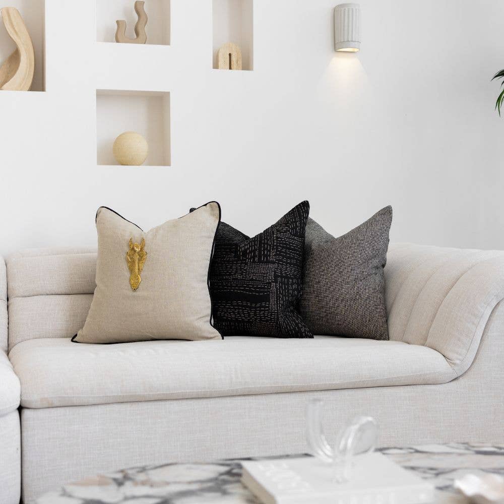 BHD HOME - Vente Coussin décoratif - Coussin d’Appui tête de cheval en métal naturel et noir 55 x 55 cm2