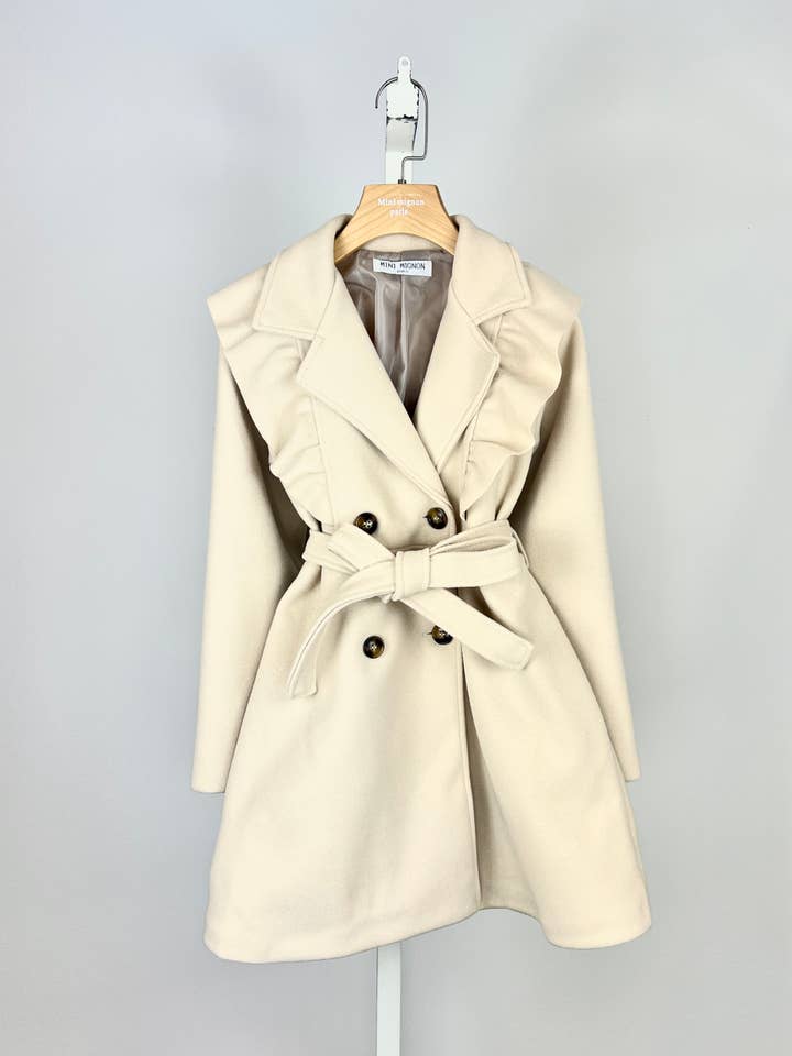 MINI MIGNON PARIS – Großhandel Jacke – Kinder – Gefütterte Mädchenjacke mit Rüschen und Gürtel