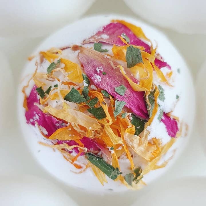 Floral Relief Secret Bath Bomb with hidden message 120g for wholesale by The Eden Collections