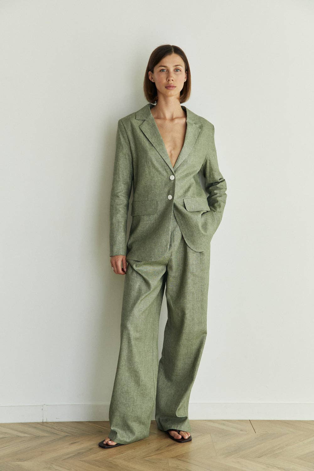 Azuri Fashion Group - Wholesale Pants - Women's - Wide-leg linen trousers in olive color2