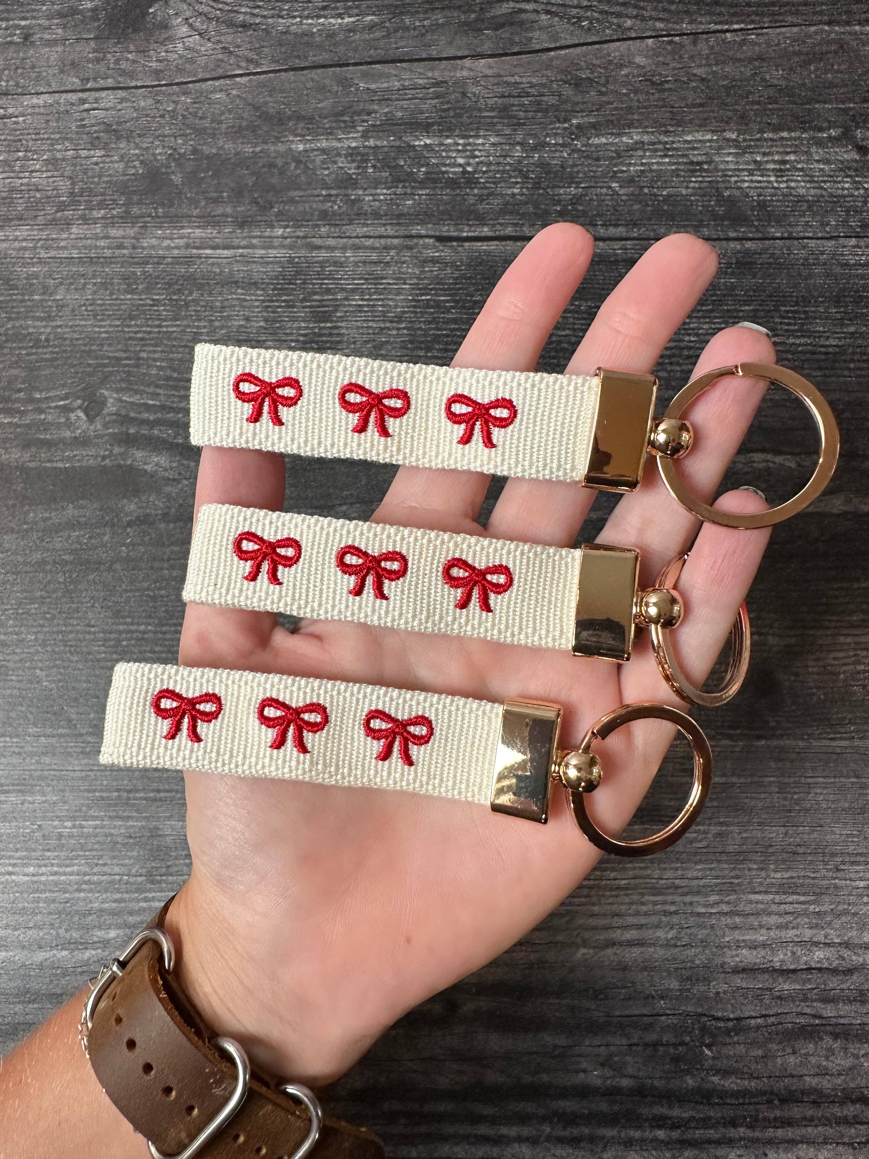 Rain Embroidery - Wholesale Sleutelhanger - Dames - Geborduurde sleutelhanger met rode bogen1