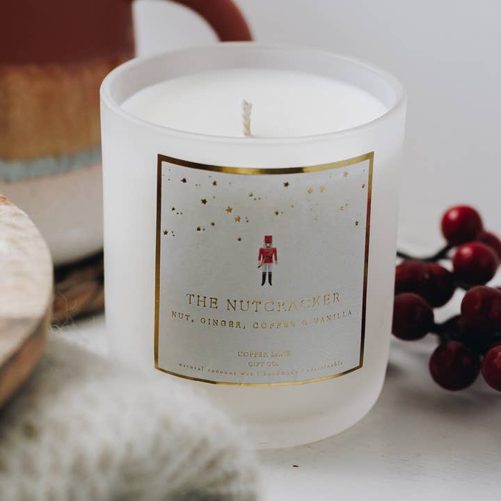 El cascanueces | Vela de cera de coco para venta al por mayor de Copper Lane Gift Co.