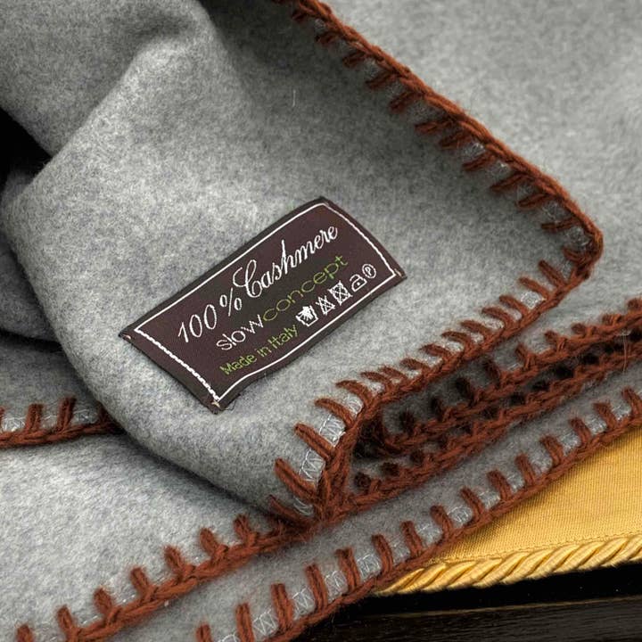 C.C.&Co.Srl – wholesale Prydnadsfilt – Pure Cashmere Filt med sadel nertill i bränd färg Cod 524