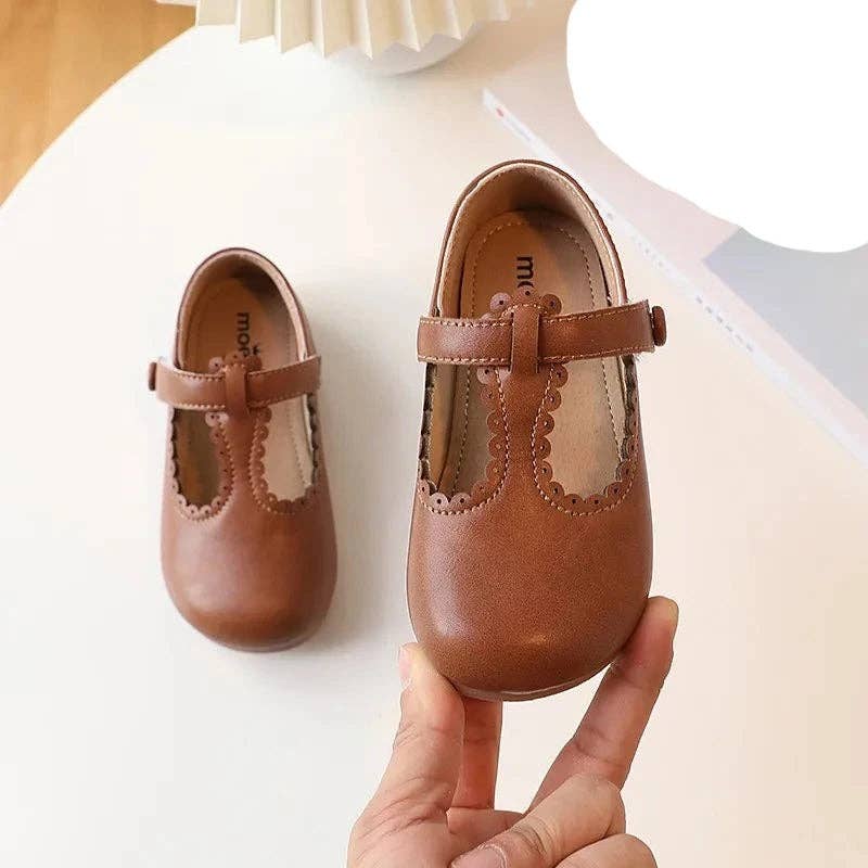 KiddieKickz - Vendita all'ingrosso Ballerine/mocassini - Bambini - Ballerine in pelle con cinturino a T per bambine: scarpe eleganti dal tocco retrò0
