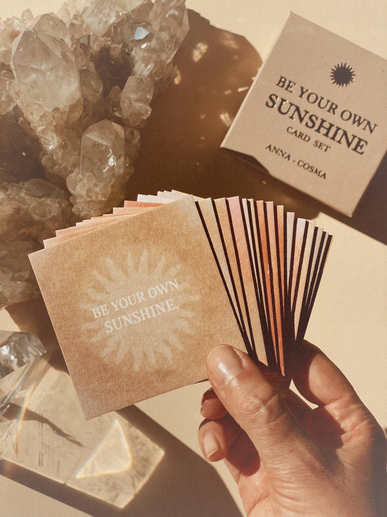 Anna Cosma - Vendita all'ingrosso Set di cartoleria/cancelleria - SII IL TUO SOLE - SET DI CARTE - MAZZO DI 15 CARTE DI AFFERMAZIONI10