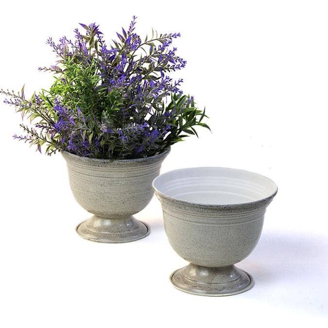 Urne en métal fer solide de 6,25" Sable antique pour la vente par Buhi Imports