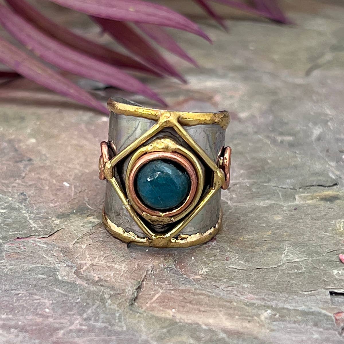 Anju Jewelry - Venta al por mayor Anillos grandes/de cóctel - 12 Anillos de Brazalete de Metal Mixto con Piedra Pequeña y Exhibidor de Madera8