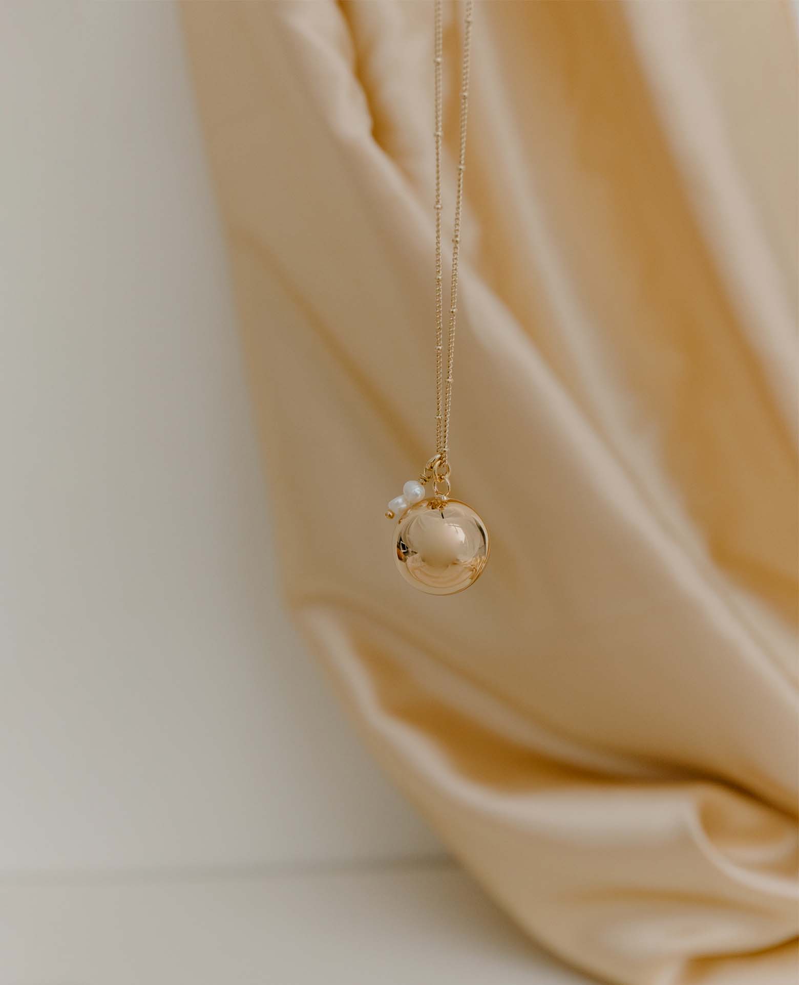 Atelier Aismée - Wholesale Pendant/Charm Necklace - Nina gold pregnancy ball2