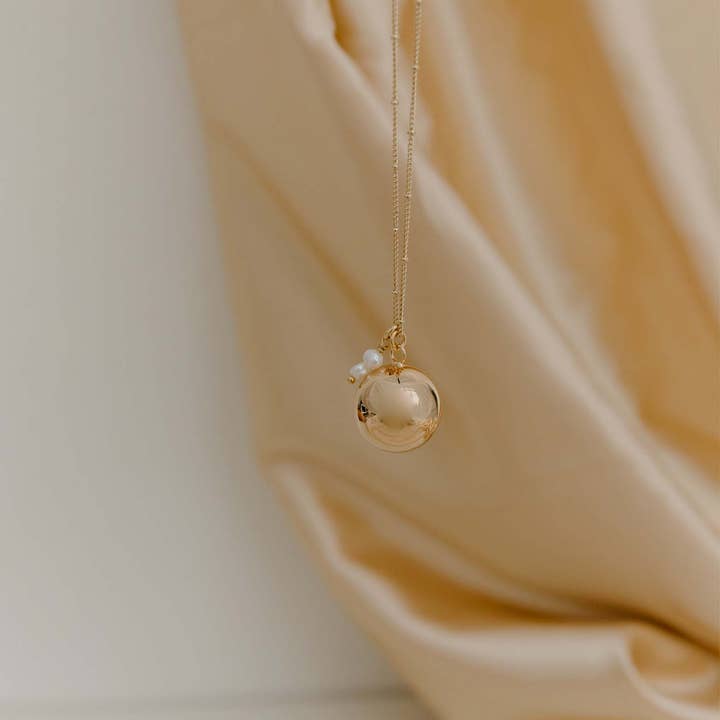 Atelier Aismée - Wholesale Pendant/Charm Necklace - Nina gold pregnancy ball2