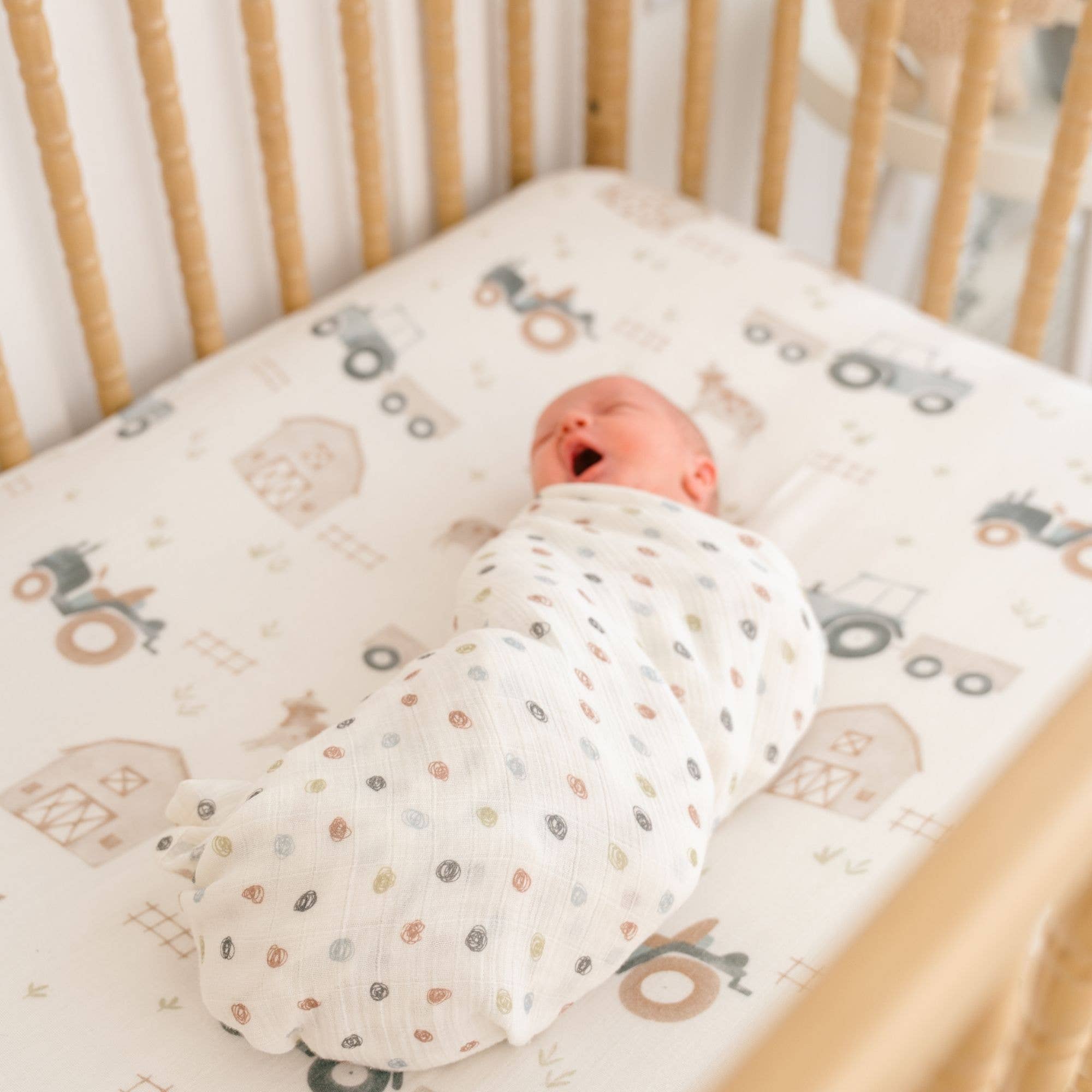 Crane Baby - Vente Drap pour berceau/lit pour bébé - Drap-housse pour lit de bébé Charlie Farmhouse Tractor3