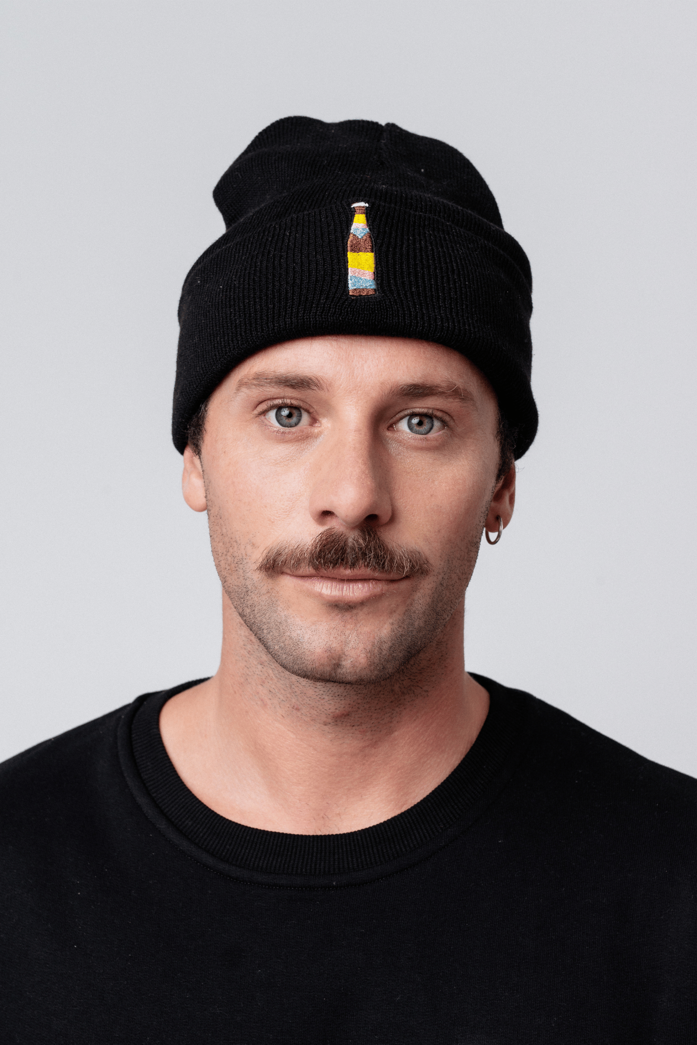 Fashion Drinks – Engroshandel Beanie - Unisex – Cola Mix | Broderet økologisk bomuldshat3