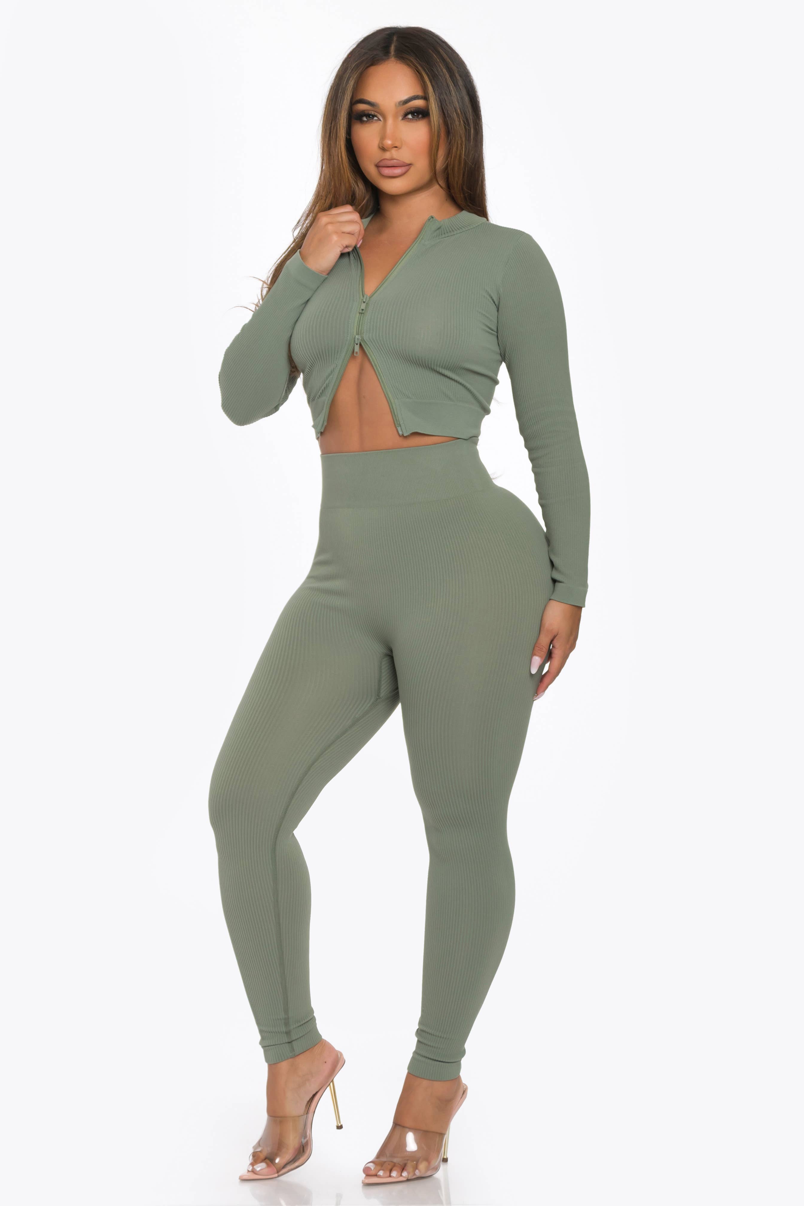 Lime All the Time – Großhandel Set aus Oberteil und Hose (NICHT Loungewear) – Damen – 2-teiliges Set aus Crop-Top und Leggings mit langem Reißverschluss, ohne Nähte11