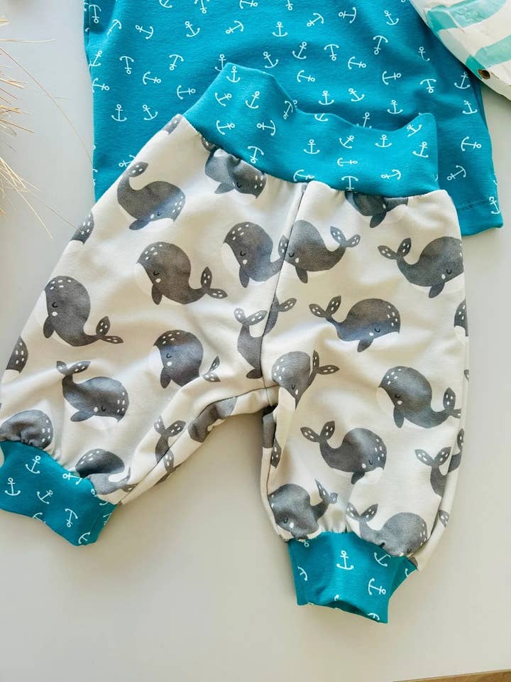 Kort sommerbukser med hvalprint – Lysebeige, bomuldssweat for engroshandel hos Küstenfieber®