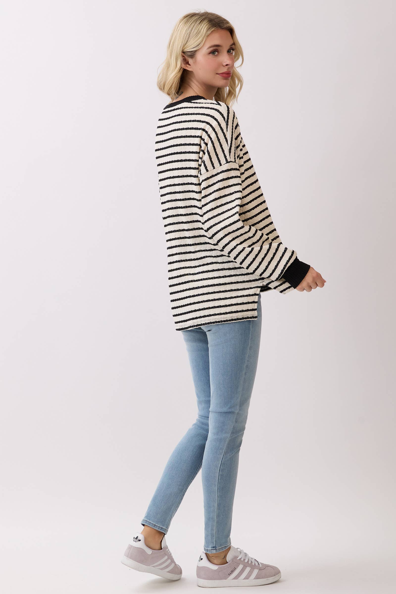 7th Ray – wholesale Stickad topp - Dam – Randig stickad tröja med nedhasad axel T61285