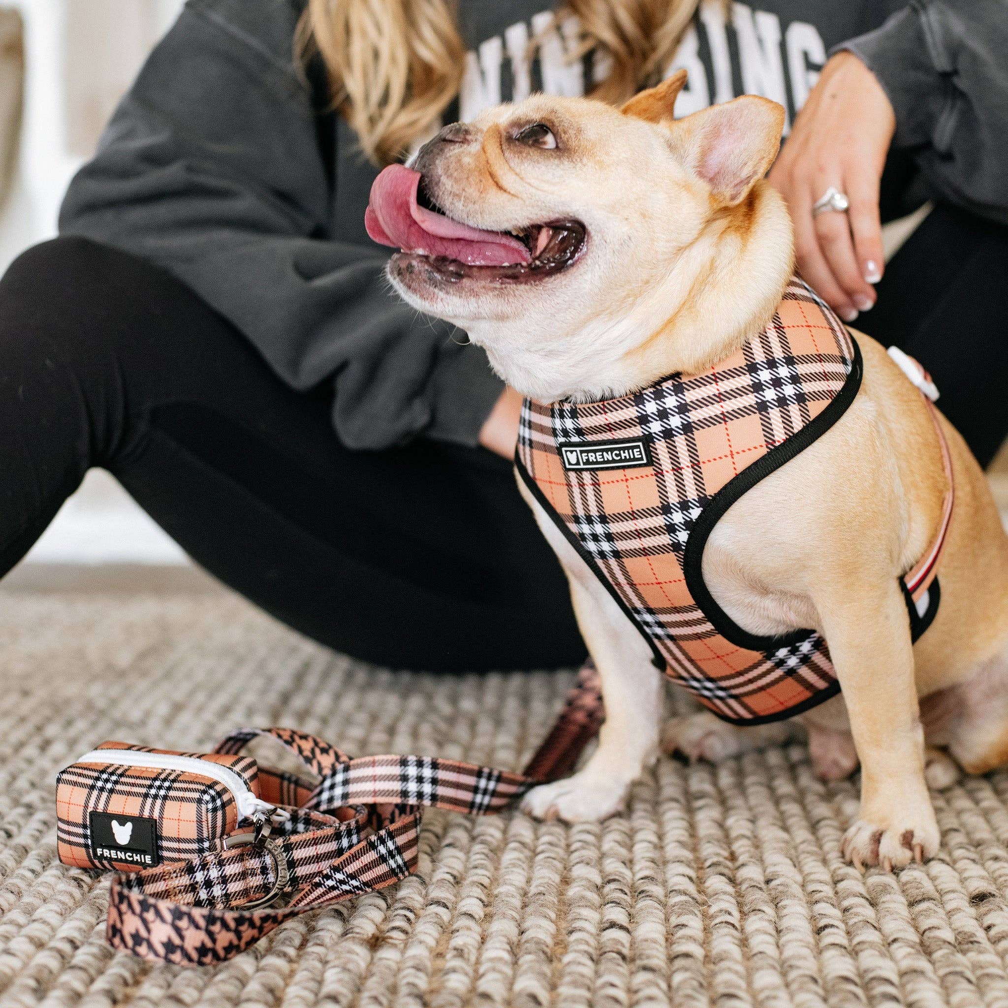 Frenchie – wholesale Bajspåseautomat – Frenchie Poo Väska Hållare - Tan Tartan4
