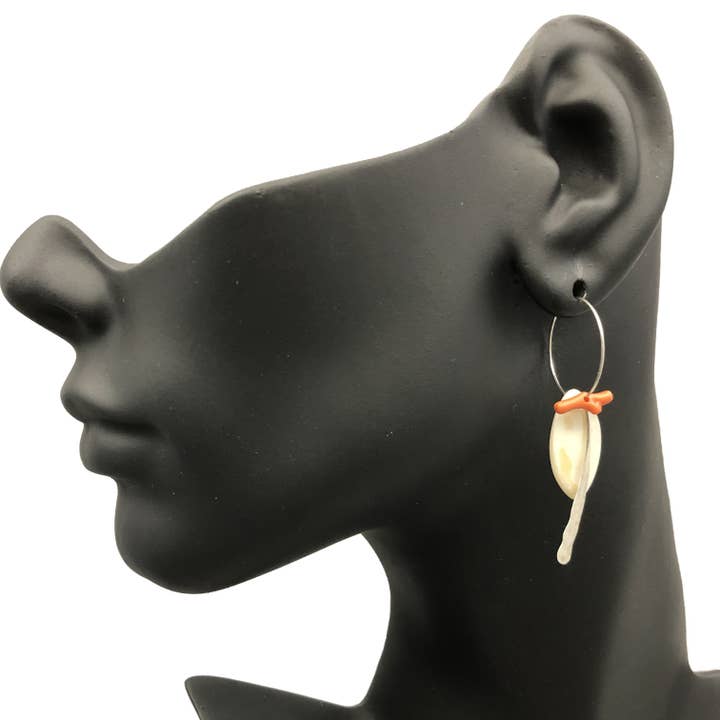 Kerstballen oorbellen voor wholesale door Leah Sturgis Jewelry Art